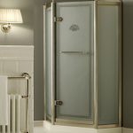 Devon&Devon, kabina prysznicowa narożna Savoy J, drzwi narożne zdobione z relingiem, dwie ścianki i brodzik